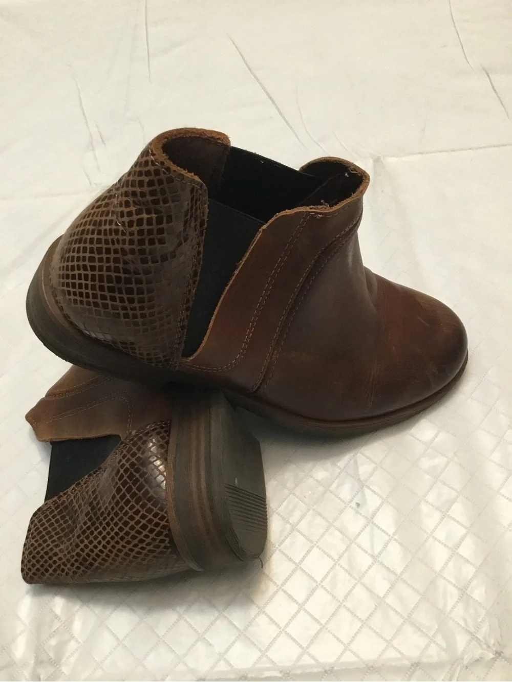 Clarks Women's Brown Leather Chelsea Boots Elastic Panel Slip-On Size 6
